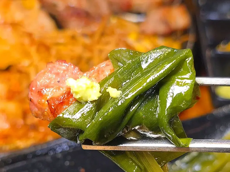 명이나물에 싸 먹는 삼겹살