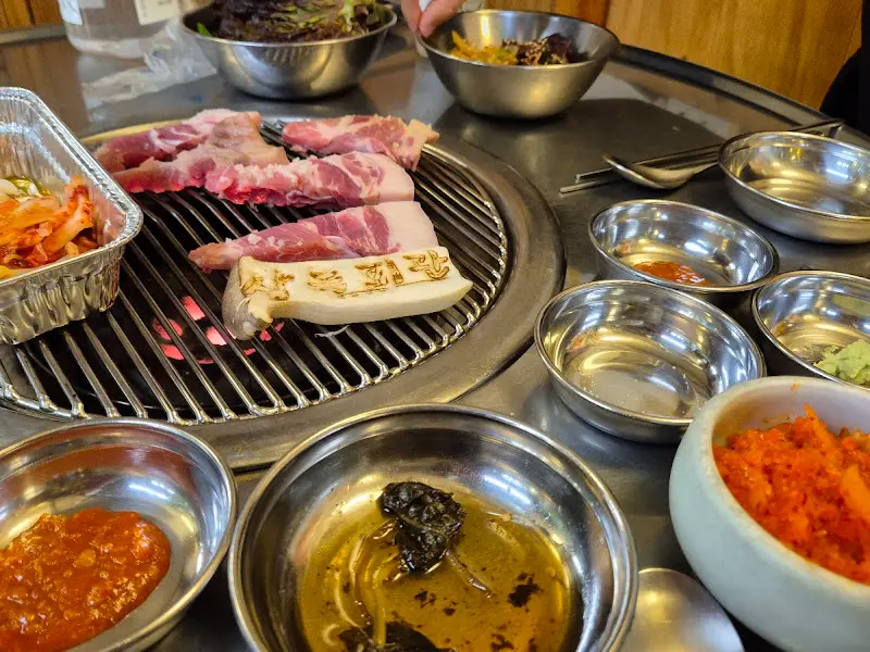 푸짐하게 차려진 한 상 차림