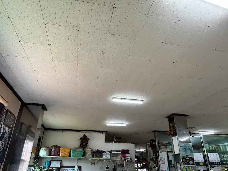 소박한 식당 내부