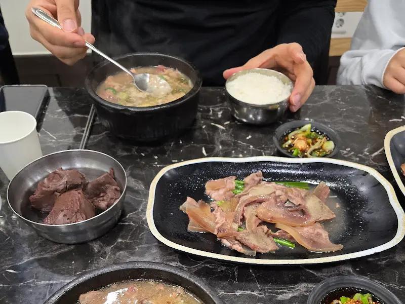 해장국과 밥, 선지, 수육무침