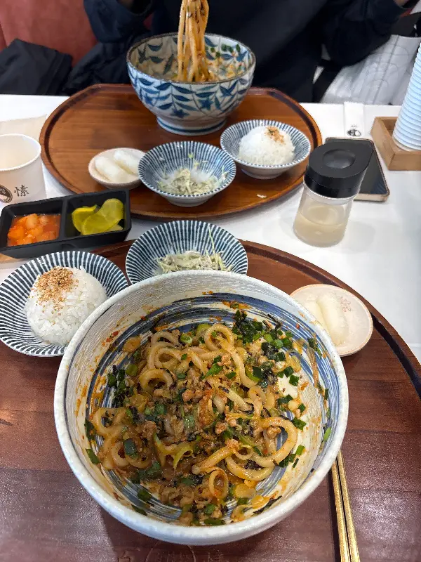 마제소바와 곁들임 메뉴