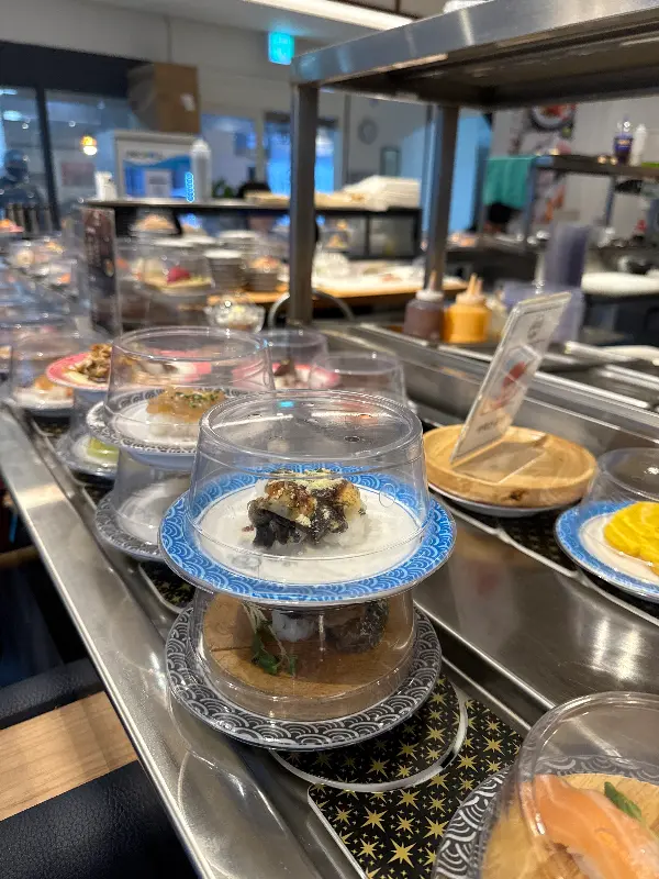 돌아가는 초밥 레일