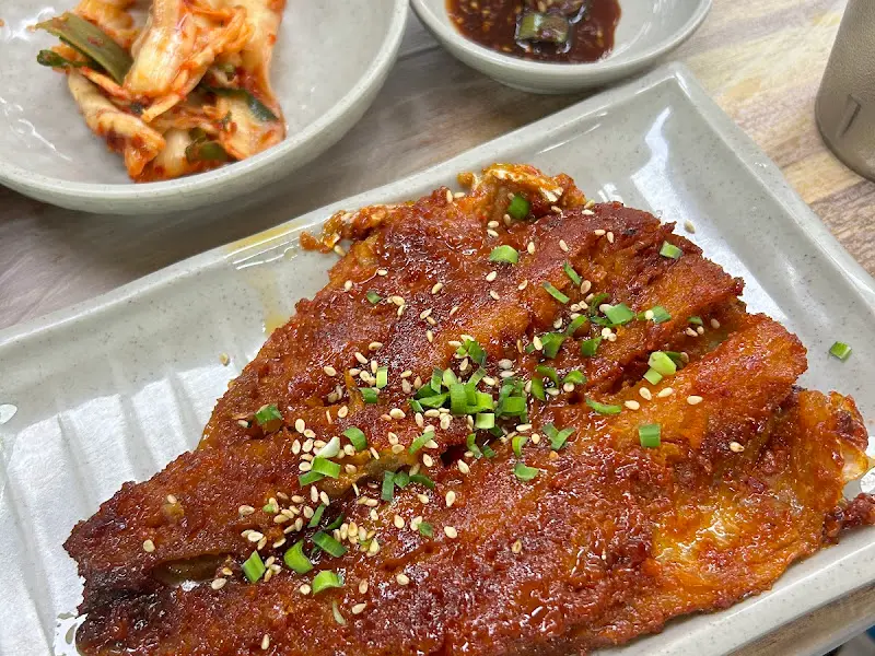 윤기가 흐르는 먹음직스러운 황태구이