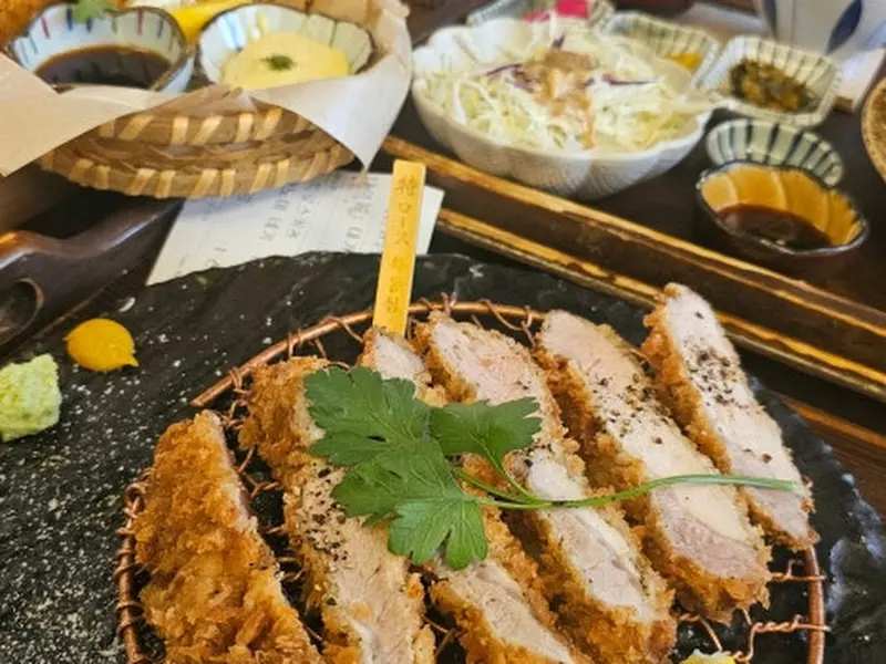 히레카츠 정식 한 상 차림