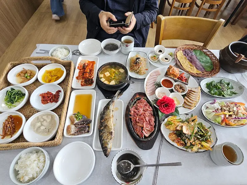 다솜차반 한정식 전체 상차림