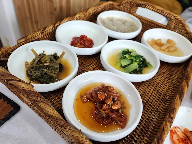 다양한 곁들임 찬