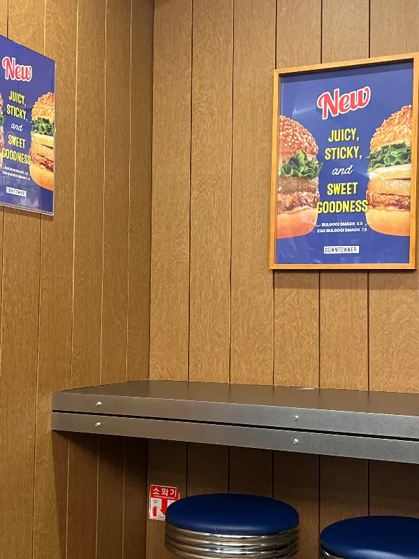 다운타우너 광교중앙역점 내부 인테리어