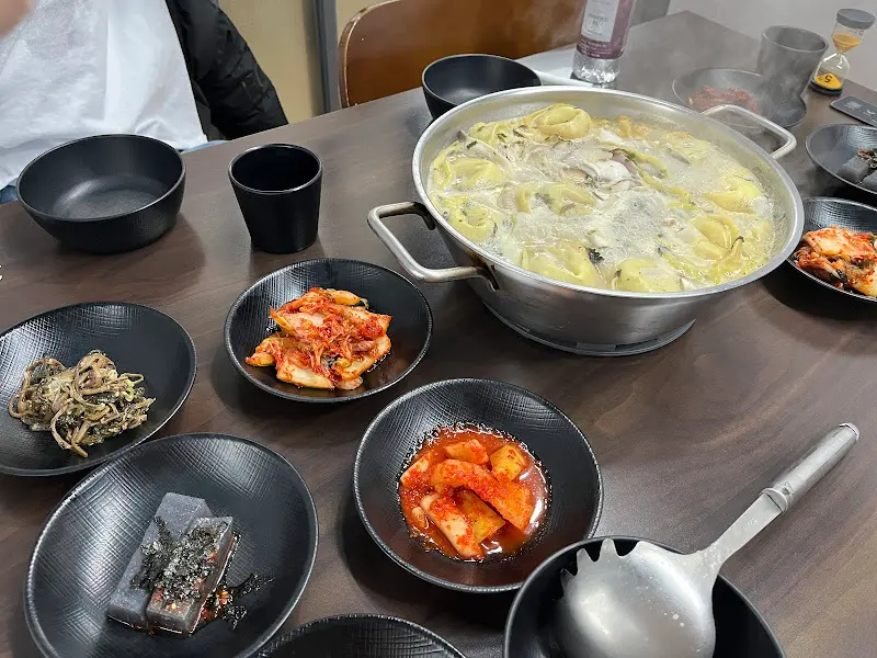 만두전골 전체 상차림