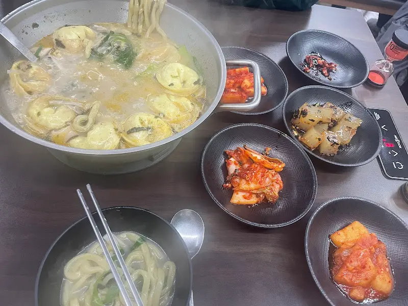 만두전골에 칼국수 넣기