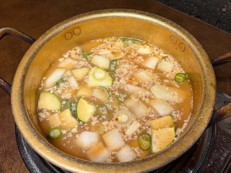 보글보글 끓는 된장찌개