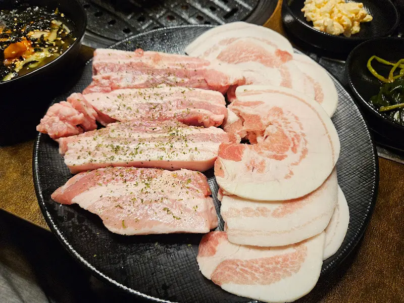 맛있는 돼지고기 한 상
