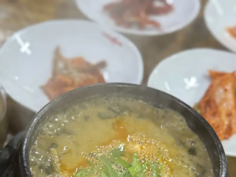 토봉추어탕의 뚝배기에 담긴 추어탕