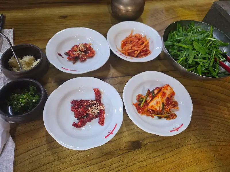 토봉추어탕의 다양한 밑반찬