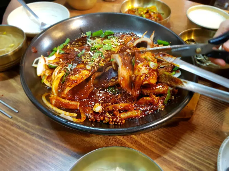 매콤한 오징어 볶음