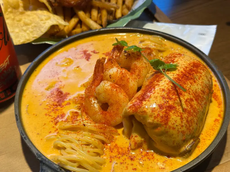 크리미한 로제 소스가 듬뿍 담긴 스킬렛 파스타