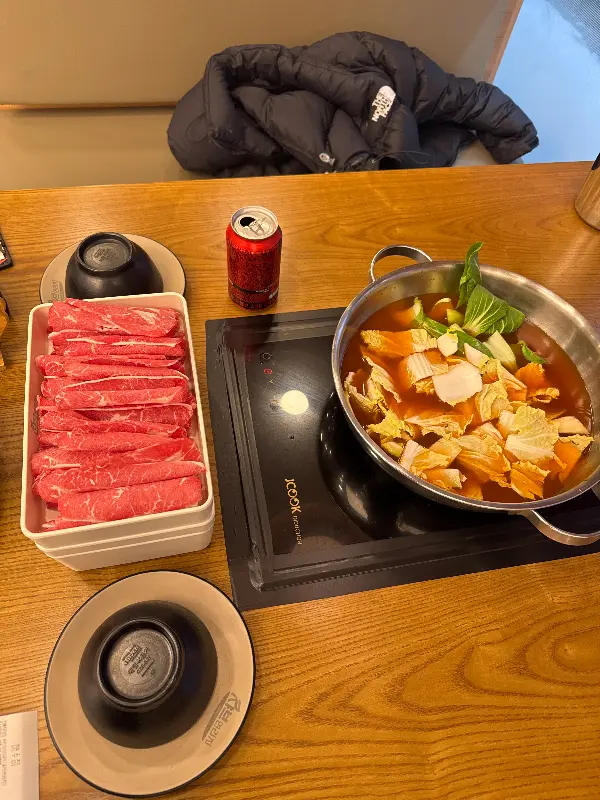 소고기와 채소가 담긴 접시