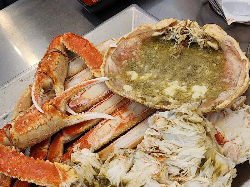 먹기 좋게 손질된 대게