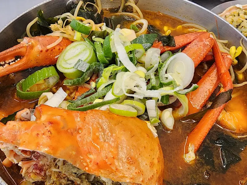 홍게가 통째로 들어간 얼큰한 해물라면