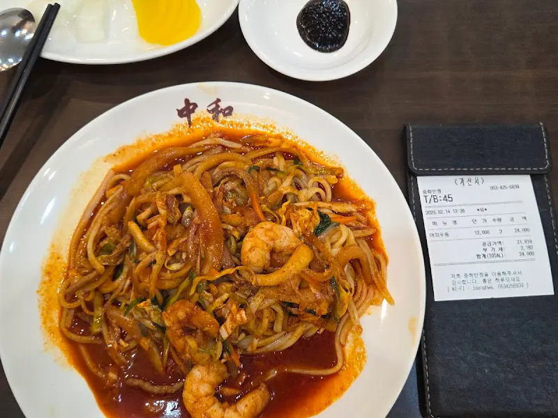 야끼우동 한 그릇과 젓가락