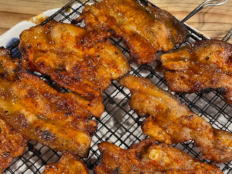 윤기가 흐르는 고추장 삼겹살 석쇠구이 클로즈업