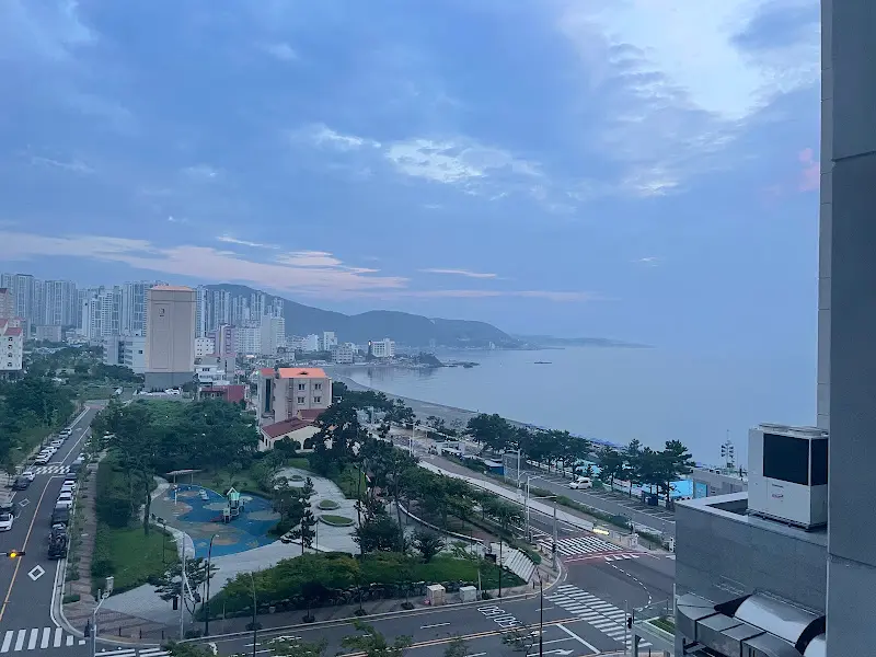 밤에 바라본 강동 해변 야경