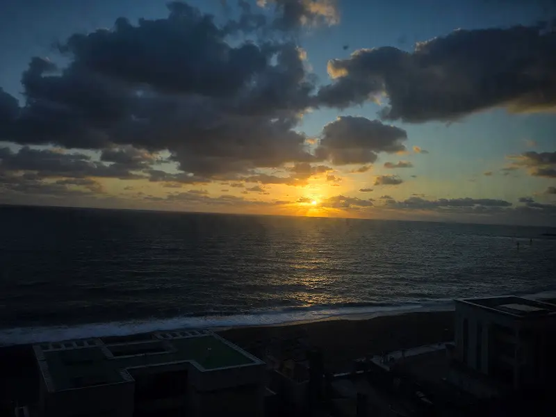 객실에서 바라본 일출