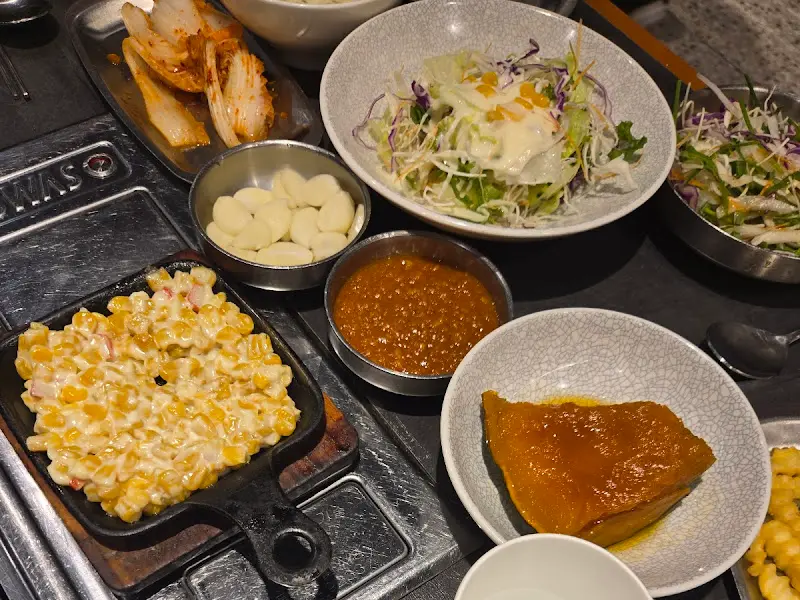 홍주갈비의 다양한 밑반찬