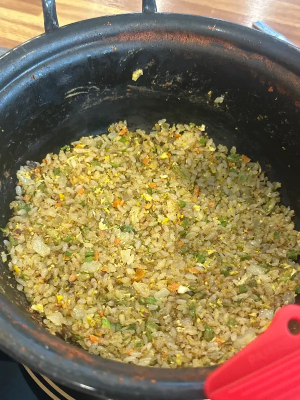 고슬고슬하게 볶아진 볶음밥