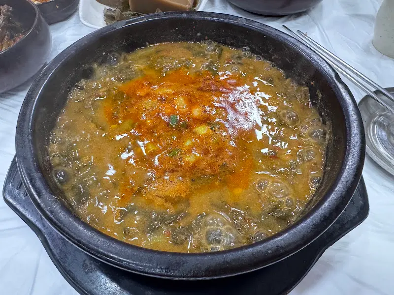 뚝배기에 담겨 나온 추어탕