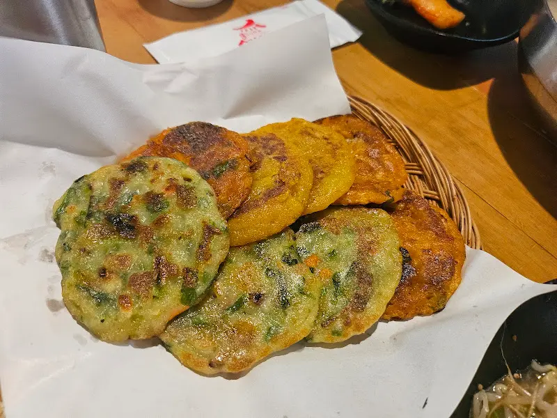 다채로운 색감과 맛을 자랑하는 모듬전