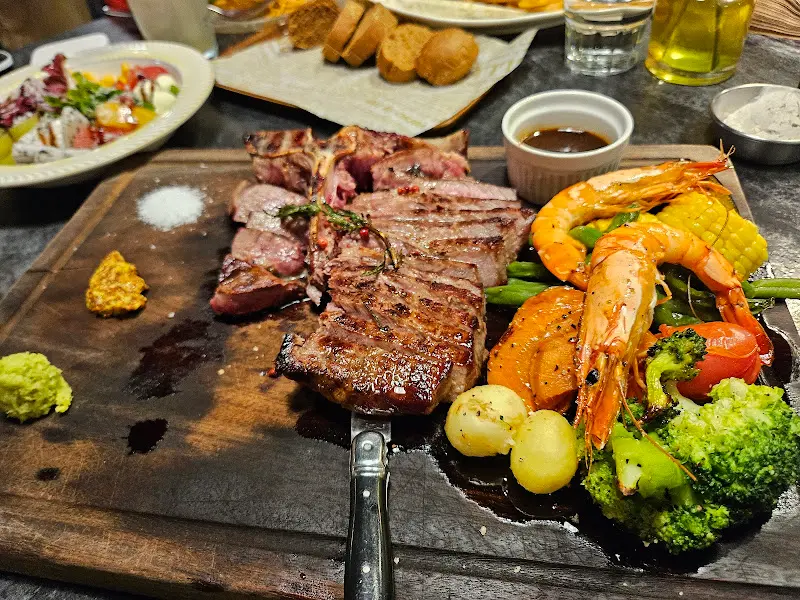 스테이크와 해산물