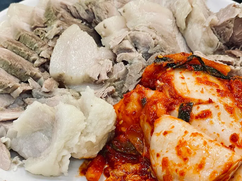 정갈하게 담겨 나온 보쌈과 김치