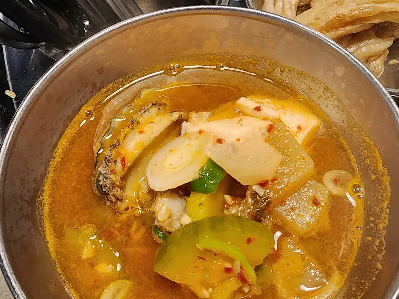 해물이 가득한 된장찌개