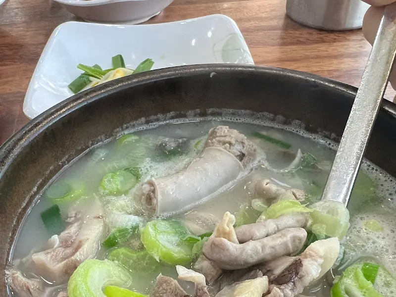 내장이 가득 들어있는 순대국