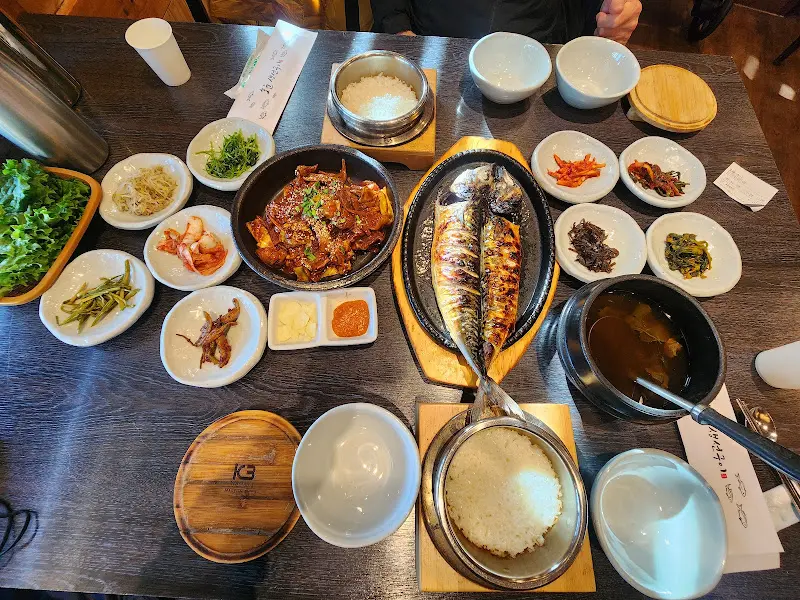 고등어구이와 제육볶음