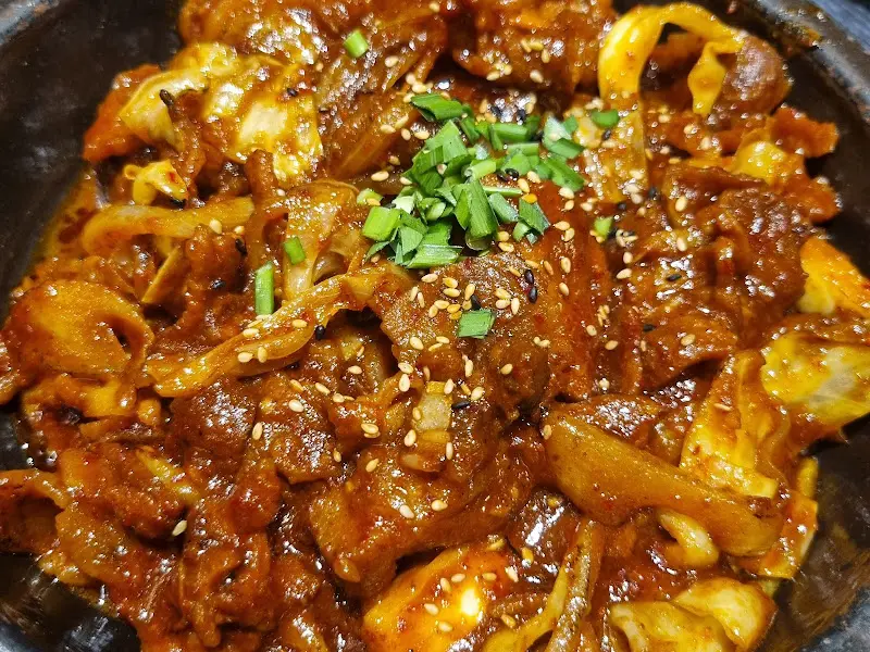 윤기 자르르 흐르는 제육볶음