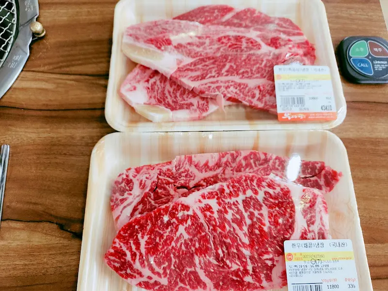 보기만 해도 군침이 싹 도는 등심과 채끝살