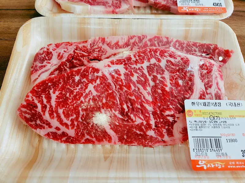 최상급 한우 채끝살의 아름다운 마블링