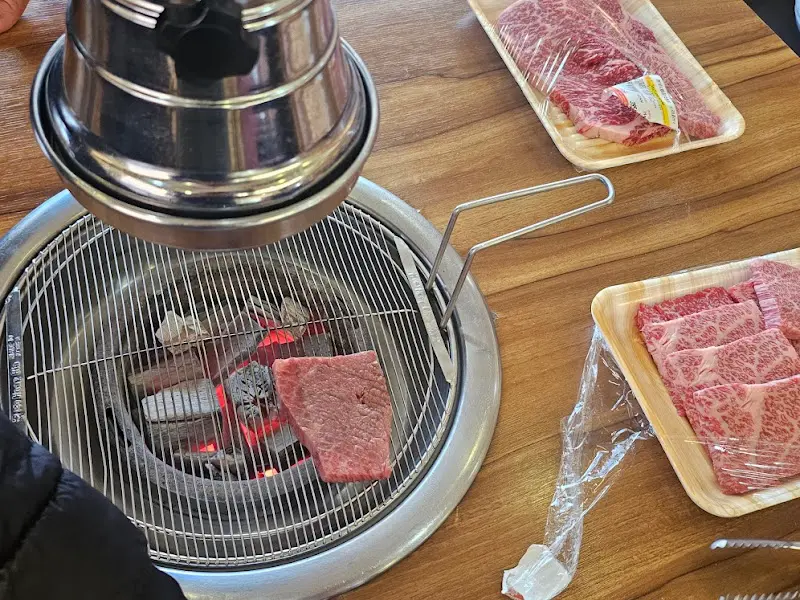 숯불에 구워 먹는 한우 맛은 정말 최고다