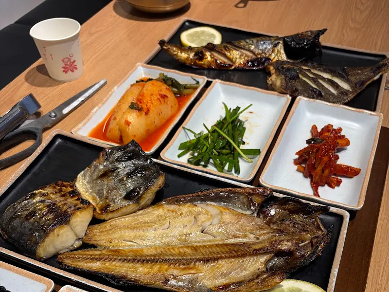 고등어구이와 밑반찬