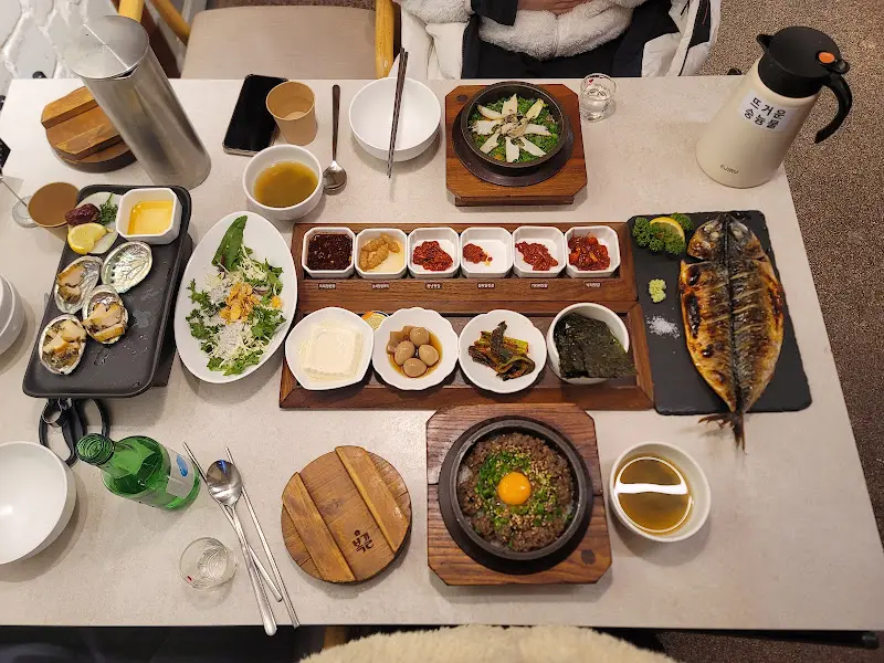 전복 솥밥 한 상 차림