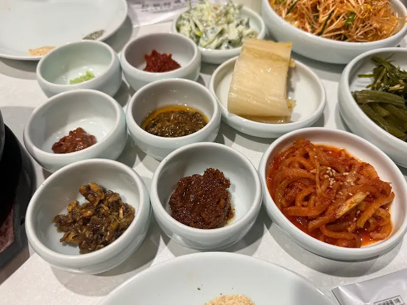 다채로운 기본 반찬