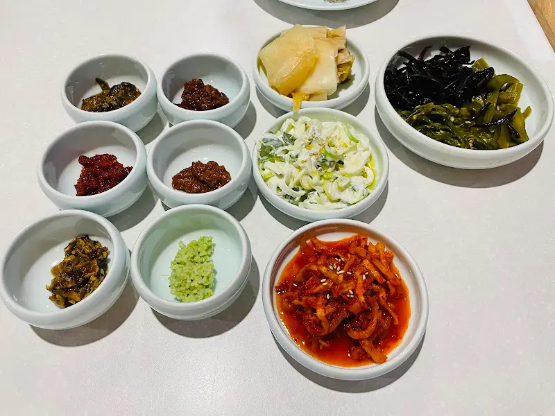 다양한 곁들임 찬