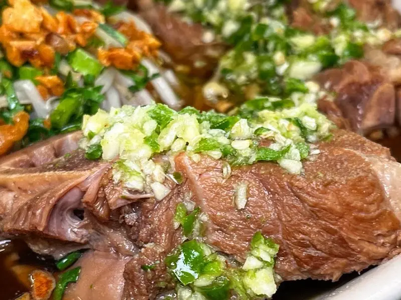 고기와 파가 듬뿍 올라간 쌀국수