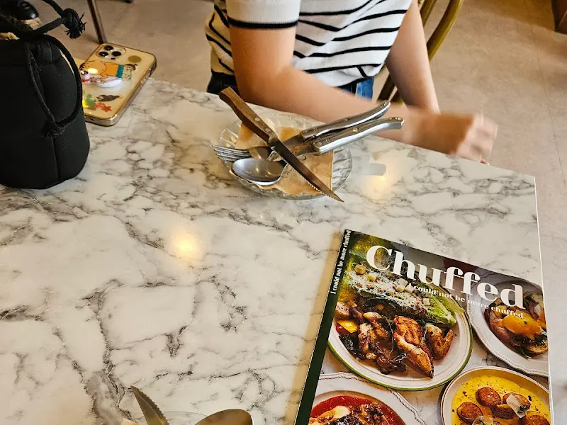 CHUFFED 테이블 세팅