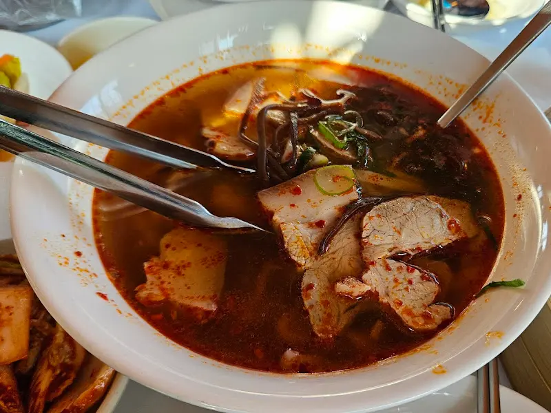 얼큰수육칼국수