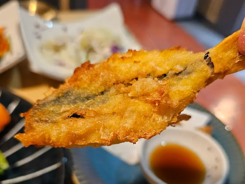 황금빛 튀김옷을 입은 복어 튀김