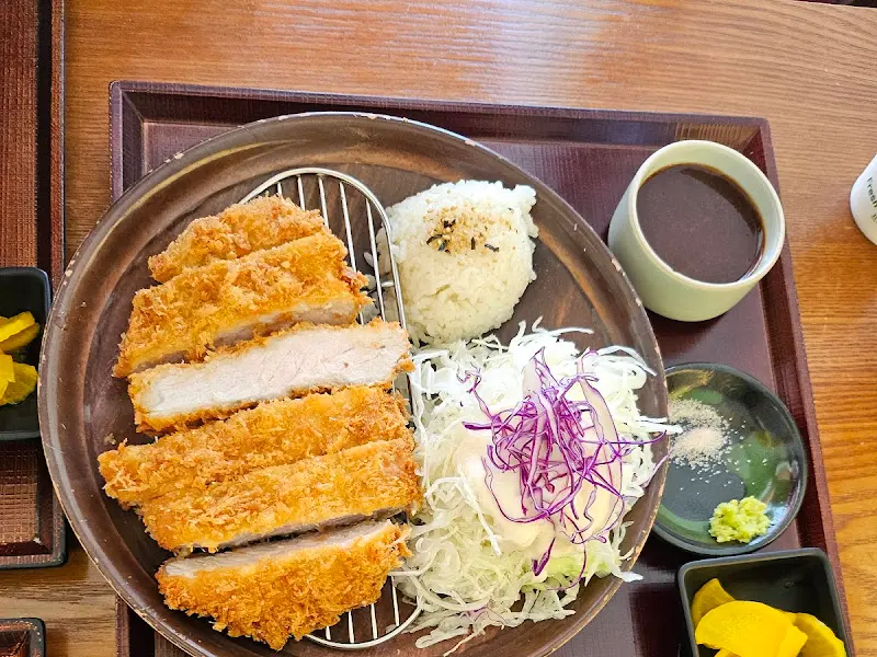 돈까스 정식 한 상 차림