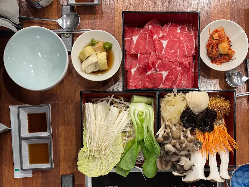 푸짐하게 차려진 한 상