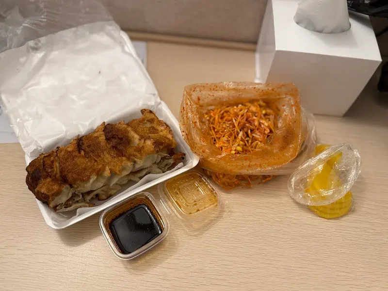 포장해온 비빔 군만두